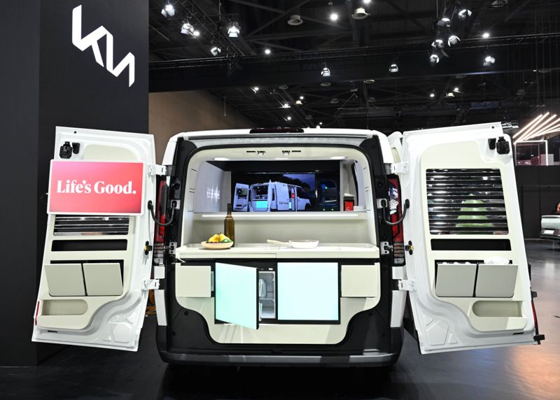 Kia dan LG Hadirkan Konsep Spielraum Glow Cabin PBV Kia