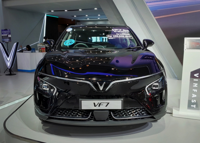 VinFast VF7