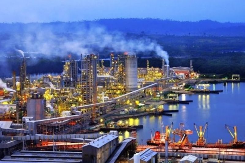Kawasan industri di Kota Bontang, Kaltim.