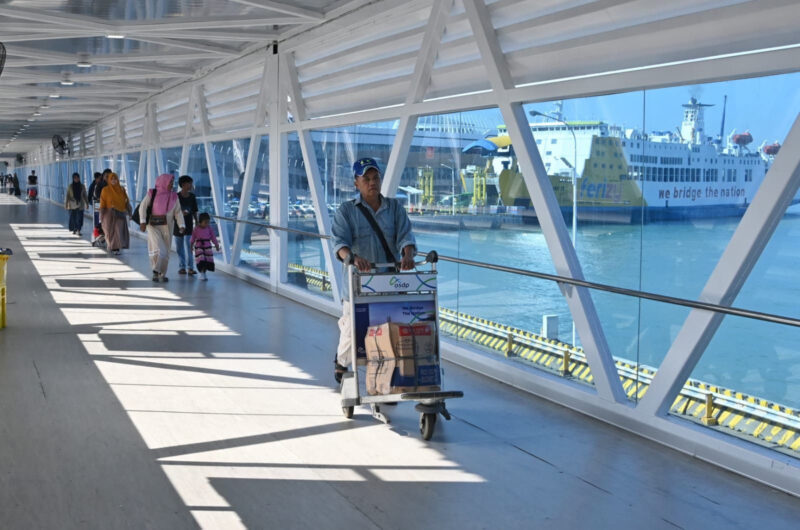 penumpang pelabuhan merak