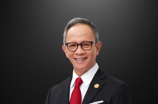 Ketua Dewan Komisioner OJK Mahendra Siregar